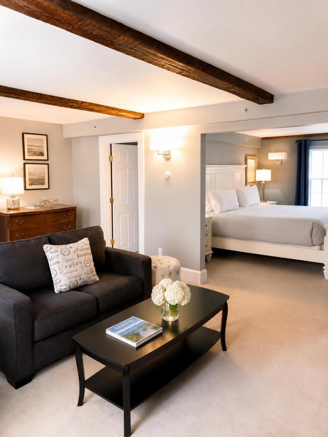 Deluxe King Suite